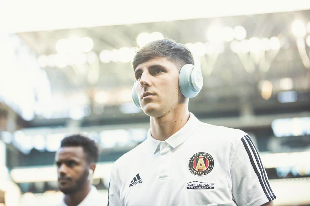 のインスタグラム：「Heading back home with 3 points! ✅」