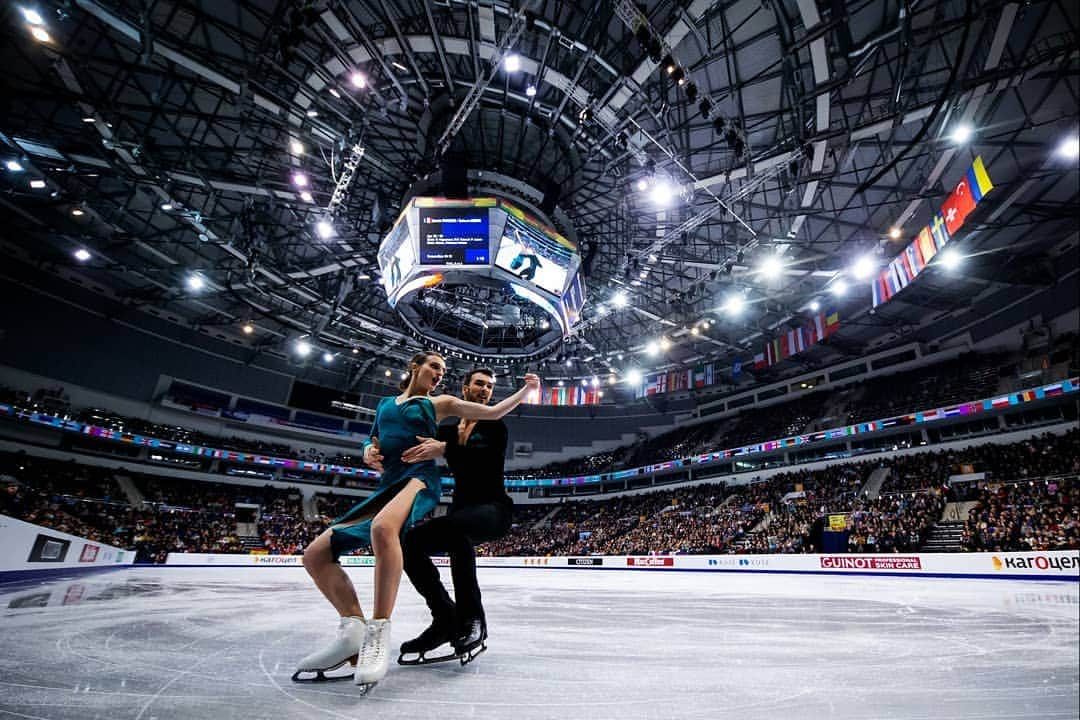 ISUグランプリシリーズさんのインスタグラム写真 - (ISUグランプリシリーズInstagram)「The best of both worlds: ⛸️ + 📸 = ✨ M A G I C ✨  #worldphotographyday #worldphotoday #FigureSkating 📸: ISU / GettyImages」8月20日 2時22分 - isufigureskating_x