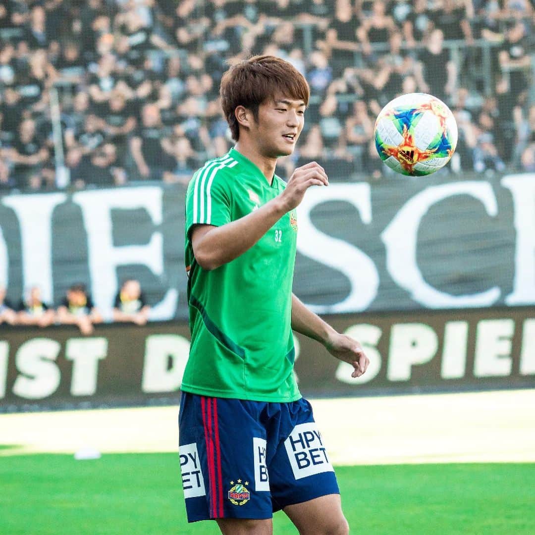 北川航也のインスタグラム：「. Genießen✌️💚 . @red_ring_shots  #skrapid #rapidwien #rapid」