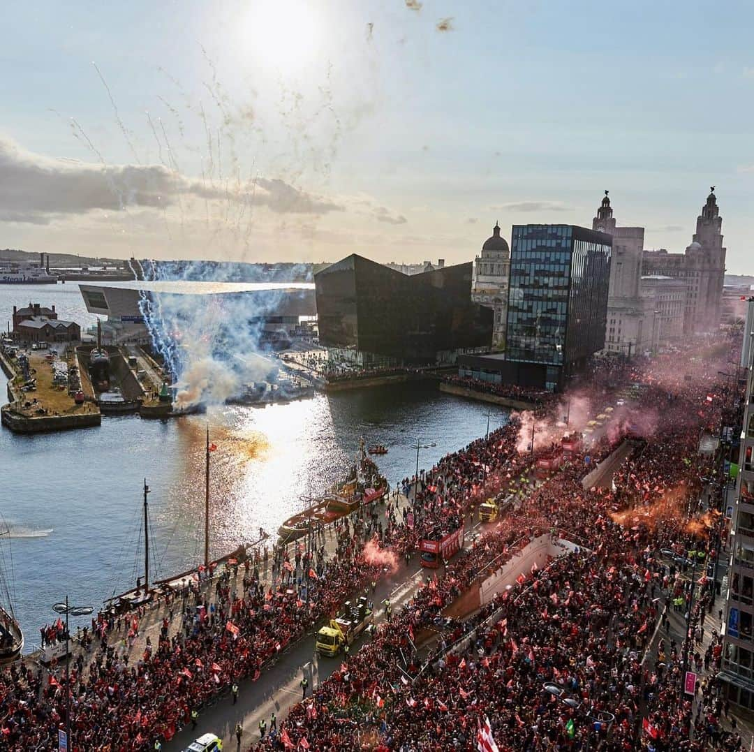 リヴァプールFCさんのインスタグラム写真 - (リヴァプールFCInstagram)「Another reason to enjoy this beauty on #WorldPhotographyDay 😍📸 #LFC #LiverpoolFC #Parade #Stunning」8月20日 2時38分 - liverpoolfc