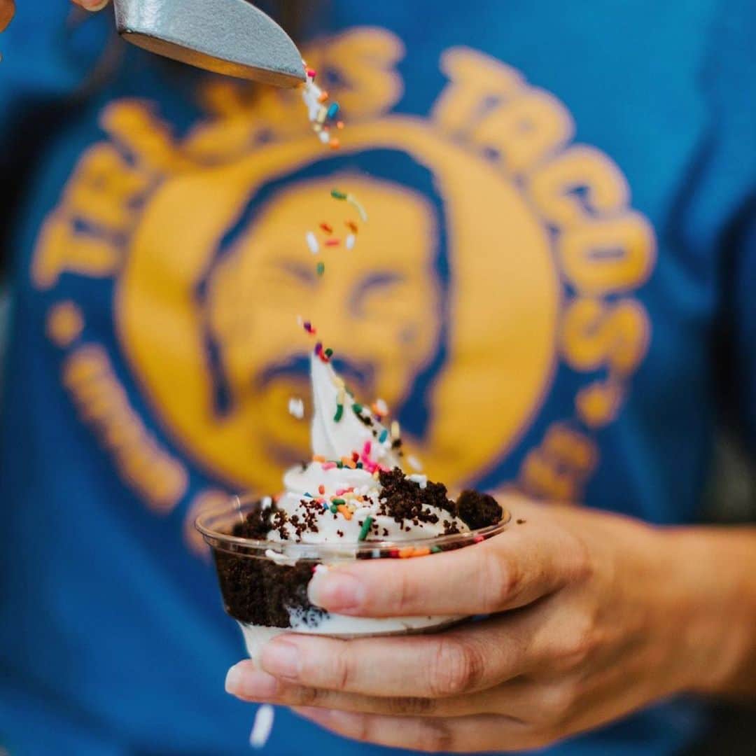 ダニー・トレホさんのインスタグラム写真 - (ダニー・トレホInstagram)「Happy #NationalSoftServeDay Celebrate with us at Trejo's Donuts - Buy One, Get One Free Trejo's Soft Serve! . . . #dannytrejo #trejosdonuts #softserve #icecream #hollywood」8月20日 2時30分 - officialdannytrejo