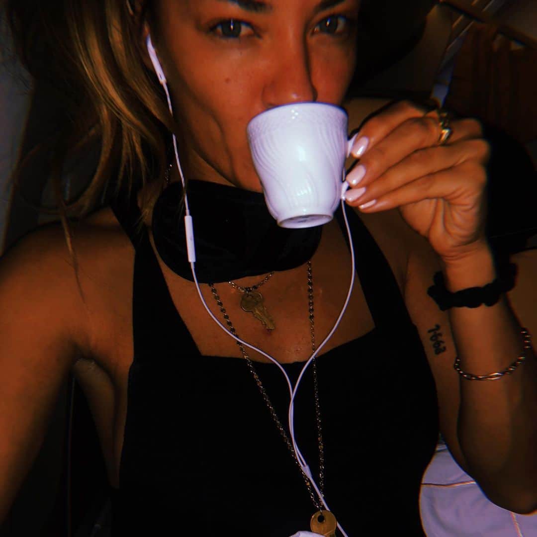 ジェシカ・ゾアのインスタグラム：「On the road again!」