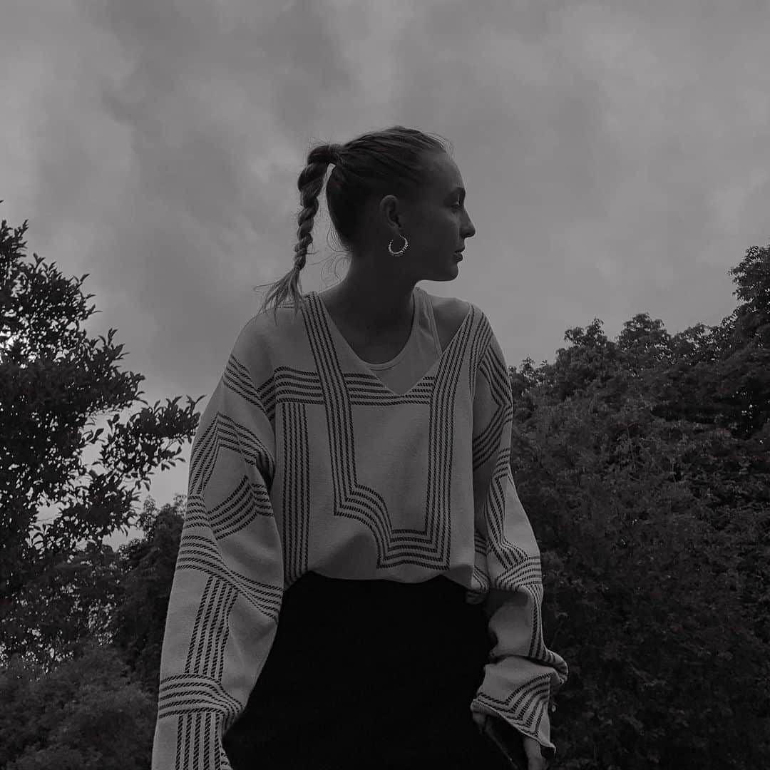 ベア・ハンソンのインスタグラム：「☁️」