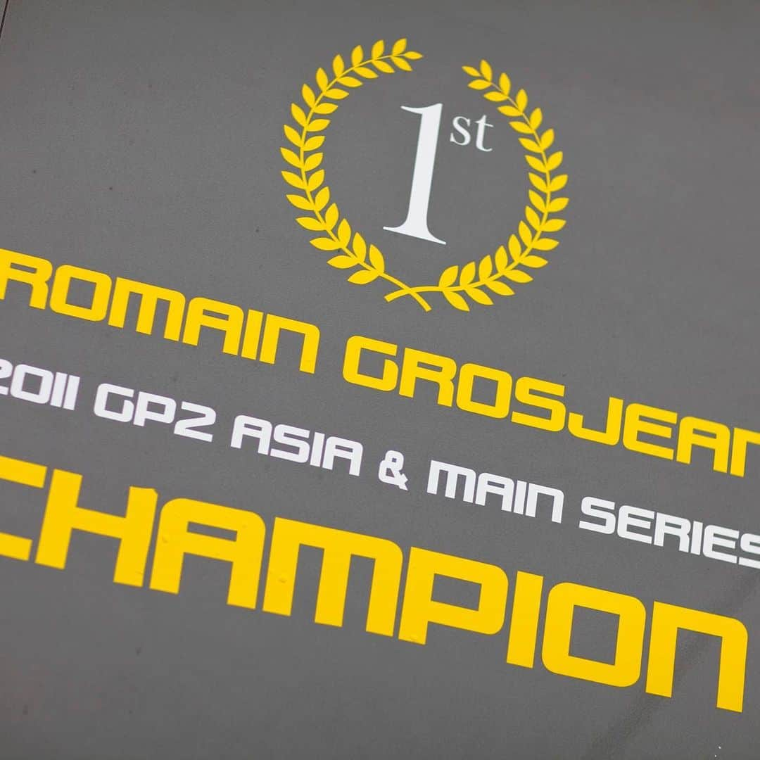 ロマン・グロージャンさんのインスタグラム写真 - (ロマン・グロージャンInstagram)「Back in GP2 with @damsracing in 2011 and let’s say we had a good season! GP2 Asia Series and GP2 Series champions. We got 6 victories and 9 fastest laps through the all season but how many podiums in both championships? Get it right and you might win a pair of my 2019 @haasf1team racing gloves or 2018 mini helmets. Winner to be selected at the end of the summer break! 📷 Motorsport image」8月20日 2時55分 - grosjeanromain