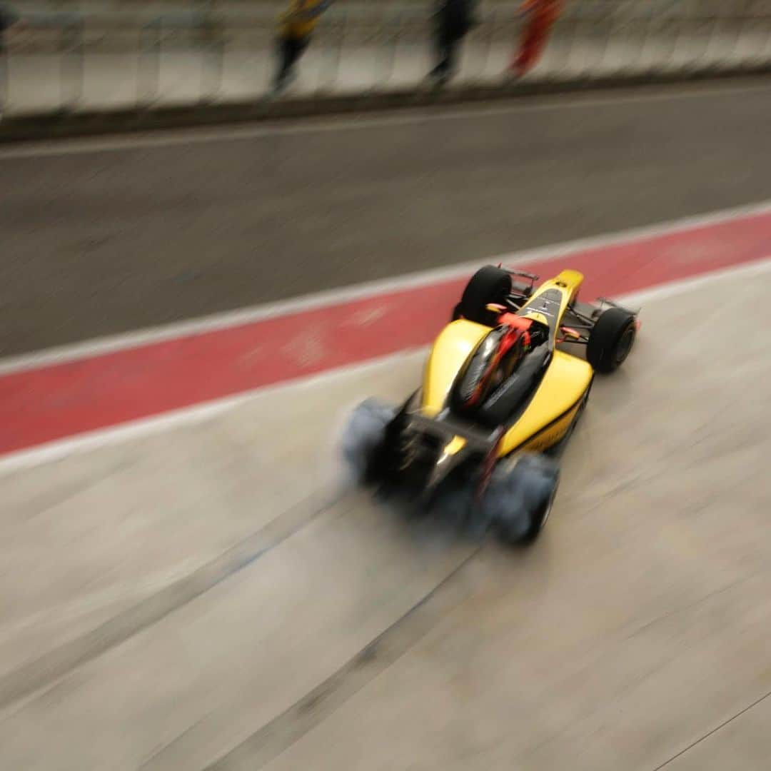 ロマン・グロージャンさんのインスタグラム写真 - (ロマン・グロージャンInstagram)「Back in GP2 with @damsracing in 2011 and let’s say we had a good season! GP2 Asia Series and GP2 Series champions. We got 6 victories and 9 fastest laps through the all season but how many podiums in both championships? Get it right and you might win a pair of my 2019 @haasf1team racing gloves or 2018 mini helmets. Winner to be selected at the end of the summer break! 📷 Motorsport image」8月20日 2時55分 - grosjeanromain