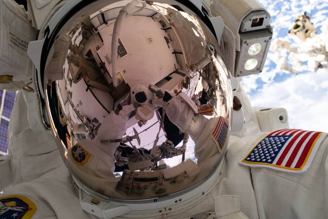国際宇宙ステーションさんのインスタグラム写真 - (国際宇宙ステーションInstagram)「NASA Astronaut Nick Hague takes an out-of-this-world "space-selfie" during a spacewalk on March 22, 2019. Hague and fellow NASA astronaut Andrew Morgan will conduct a spacewalk on Aug. 21, 2019, to install a new commercial crew vehicle docking port, the International Docking Adapter-3, on the space station's Harmony module.  #nasa #astronaut #international #space #station #spacewalk #walk #selfie # harmony」8月20日 2時50分 - iss