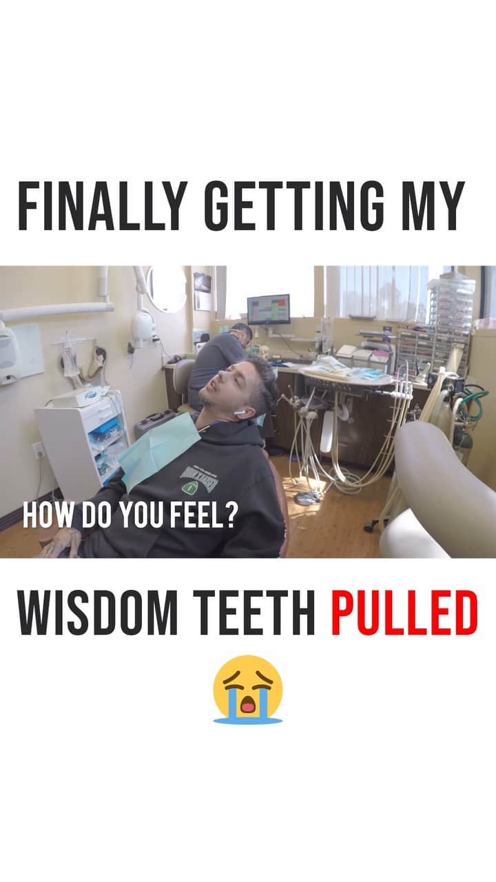 T・ミルズのインスタグラム：「I wasn’t nervous at all... Who else had theirs taken out? 🦷✂️」