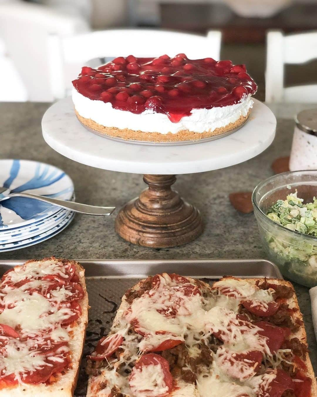 HomeGoodsさんのインスタグラム写真 - (HomeGoodsInstagram)「The secret ingredient is always cheese 🧀 and a pretty cake stand never hurts (📸: @sarahwilliamshome) #HGPartner」8月20日 3時00分 - homegoods