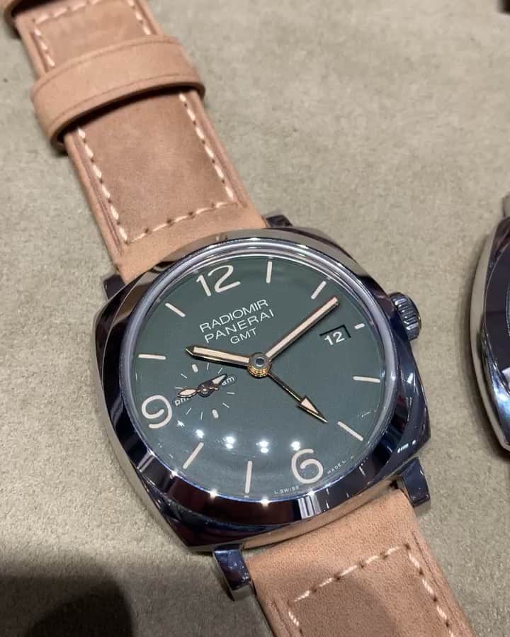 パネライのインスタグラム：「What’s your favorite of the Military Green Radiomir 1940’s collection? In order of video #PAM998, #PAM995, #PAM999, #PAM997 #Panerai #PaneraiCentral」