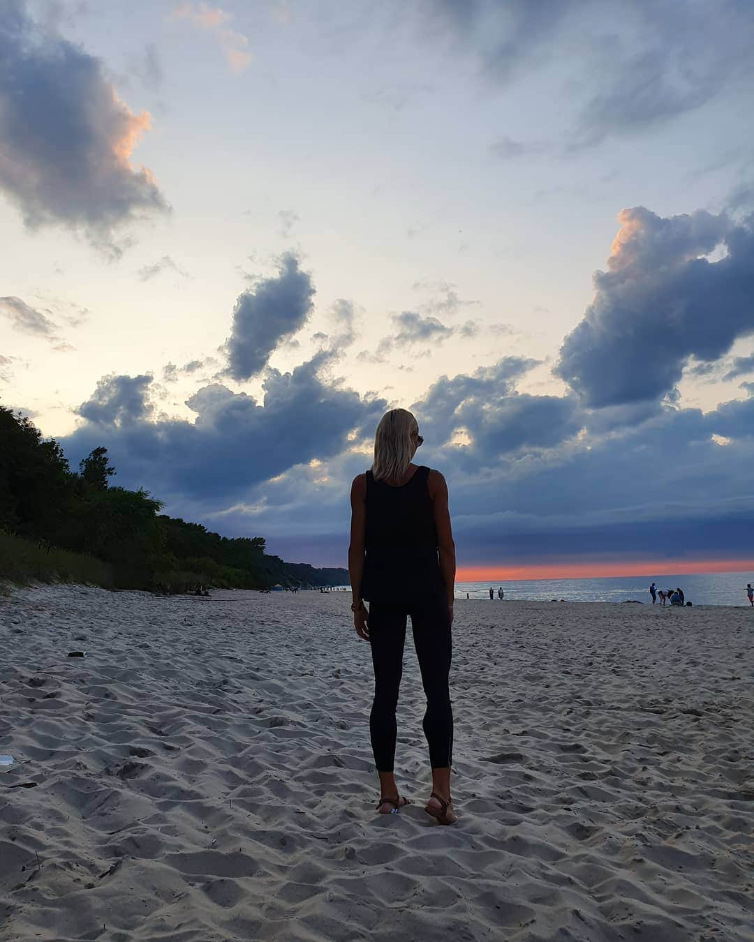 ユスティナ・シュエンテさんのインスタグラム写真 - (ユスティナ・シュエンテInstagram)「Small sunset 🌅💕 #sunset #balticsea #beach #clouds #sky #polishgirl #love」8月20日 3時08分 - justyna.swiety.ersetic