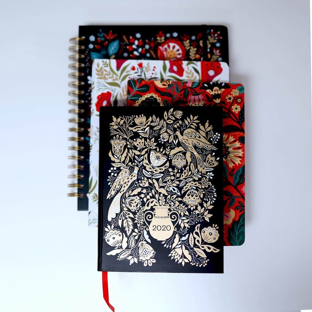 Dinara Mirtalipovaのインスタグラム：「It’s hard to believe the summer season is about to be over. I have a confession, I love fall more than any other season. 🍎 If you are preparing for going back to school, please consider my 2020 planners, there are different formats to match your needs and likes.  All planners are available at mirdinara.com, amazon, B&N and @sellerspublishing  #mirdinaraplanners #sellerspublishing #mirdinara #2020planners」