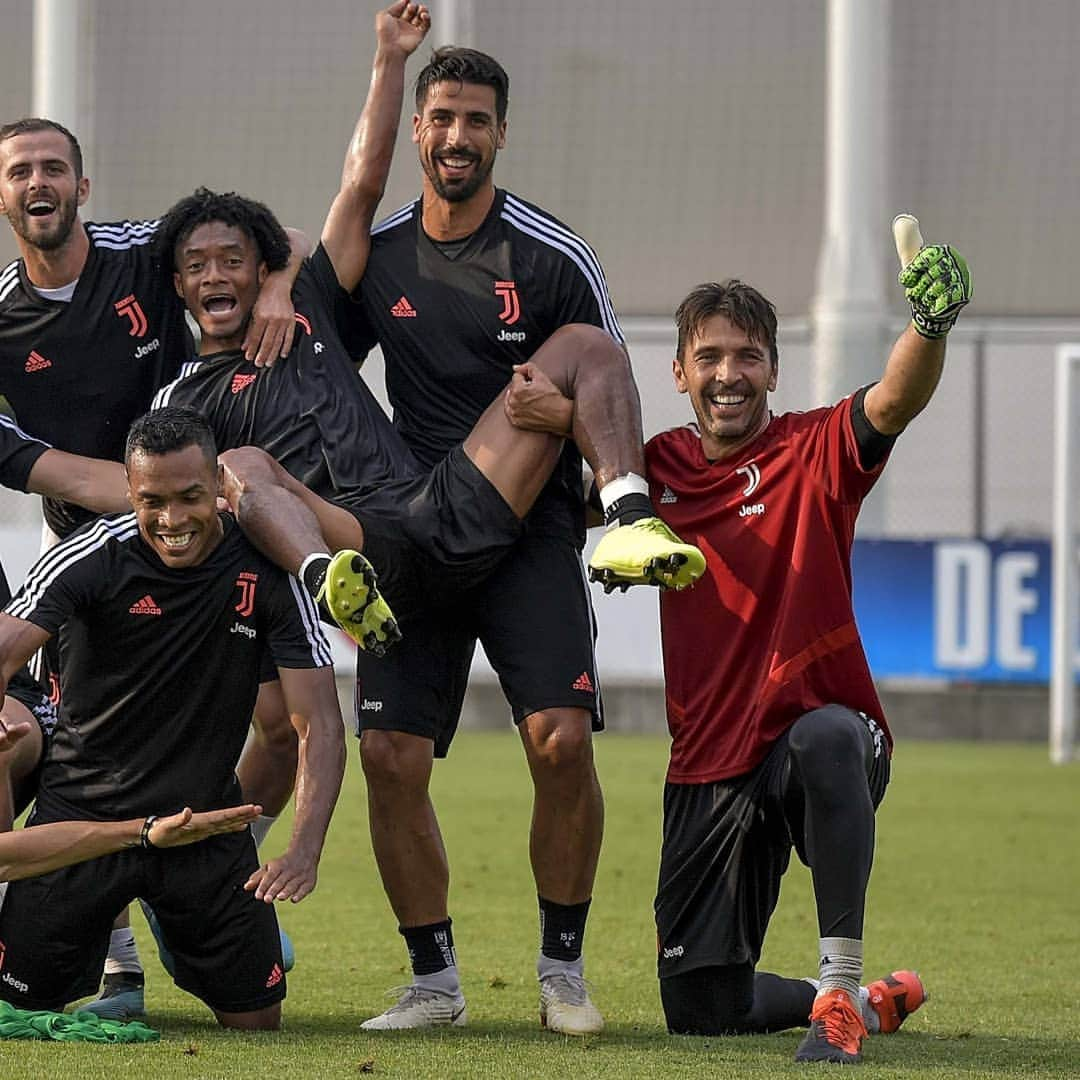 ユヴェントスFCさんのインスタグラム写真 - (ユヴェントスFCInstagram)「Which one are you in your group of mates? 👇 #ForzaJuve」8月20日 3時37分 - juventus