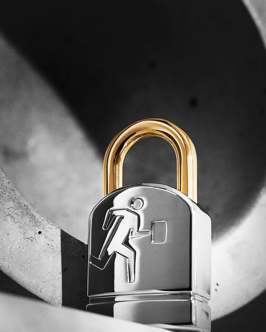 ウォントのインスタグラム：「Timeless and contemporary, a minimal form referencing our heritage in travel. Our new lock hardware represents the old, the new and coming soon—launching this week for Autumn Winter 2019. — #wantlesessentiels #WorldOfWANT #newcollection #newarrivals #AW19」