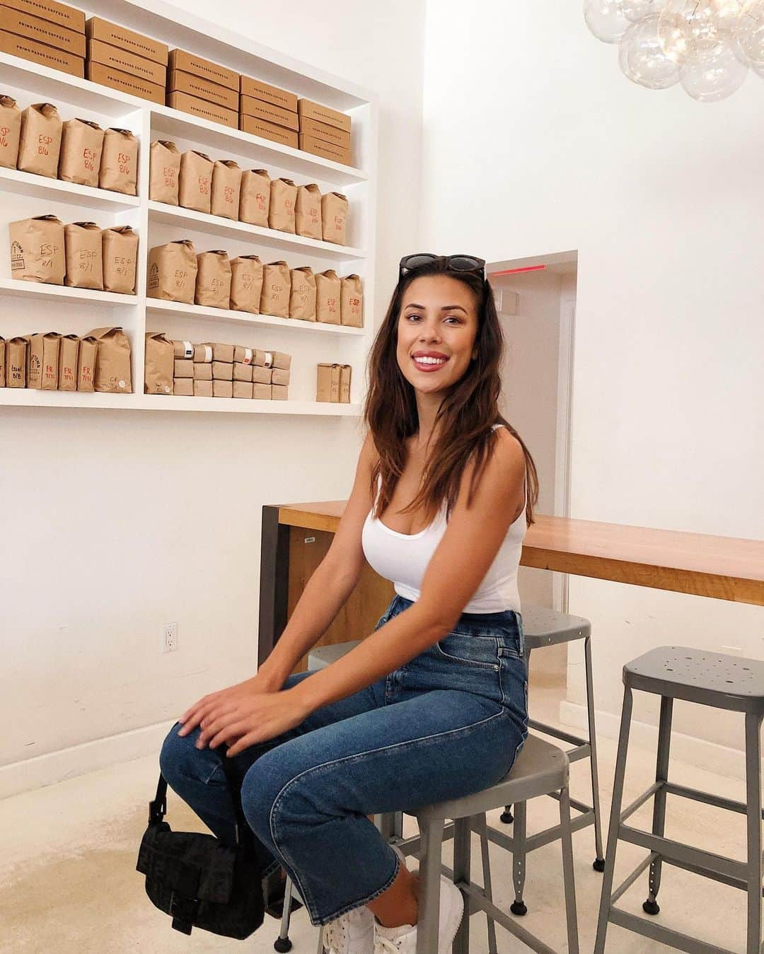 デヴィン・ブルグマンさんのインスタグラム写真 - (デヴィン・ブルグマンInstagram)「Good Coffee, Good Jeans, Good American. x Shop  @goodamerican 20% off and get free shipping on all orders over $100 using my link! #goodsquad #goodamerican 💙 goodamerican.com/devinbrugman」8月20日 3時48分 - devinbrugman