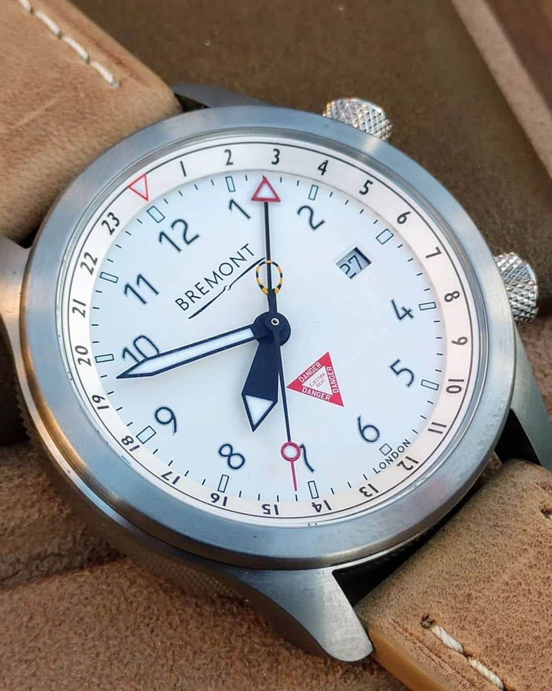 ブレモンさんのインスタグラム写真 - (ブレモンInstagram)「Up close and personal with the MBIII 10th Anniversary.⠀ Captured by @osterwatches⠀ ⠀ Tap to view.⠀ #Bremont #MB #wristwatch #chronometer #martinbaker」8月20日 3時56分 - bremontwatches