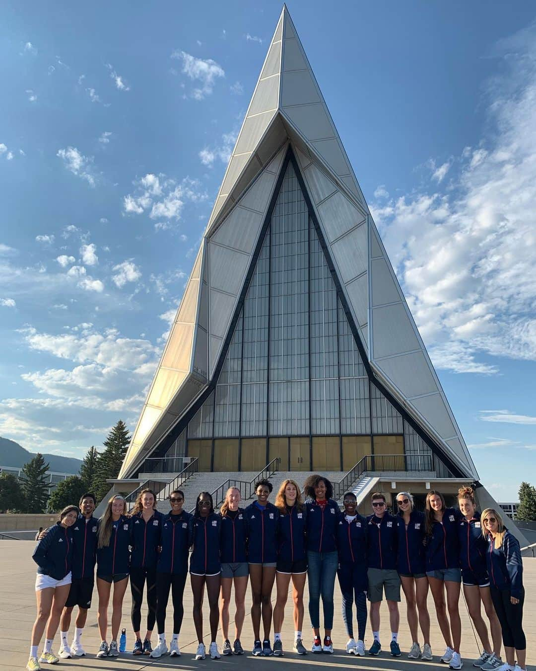 USA Volleyballさんのインスタグラム写真 - (USA VolleyballInstagram)「@usavwnt took a break from training to visit the #AirForceAcademy in @olympiccityusa. They had chance to talk with some cadets, and seeing parallels as a National Team athlete and a cadet representing our country in different ways but with 🇺🇸 on their chests. Come watch the USA women and men play Aug. 22-24 in NORCECA Champions Cup at the Olympic & Paralympic Training Center in #ColoradoSprings at 5 pm and 7 pm each night.」8月20日 13時20分 - usavolleyball