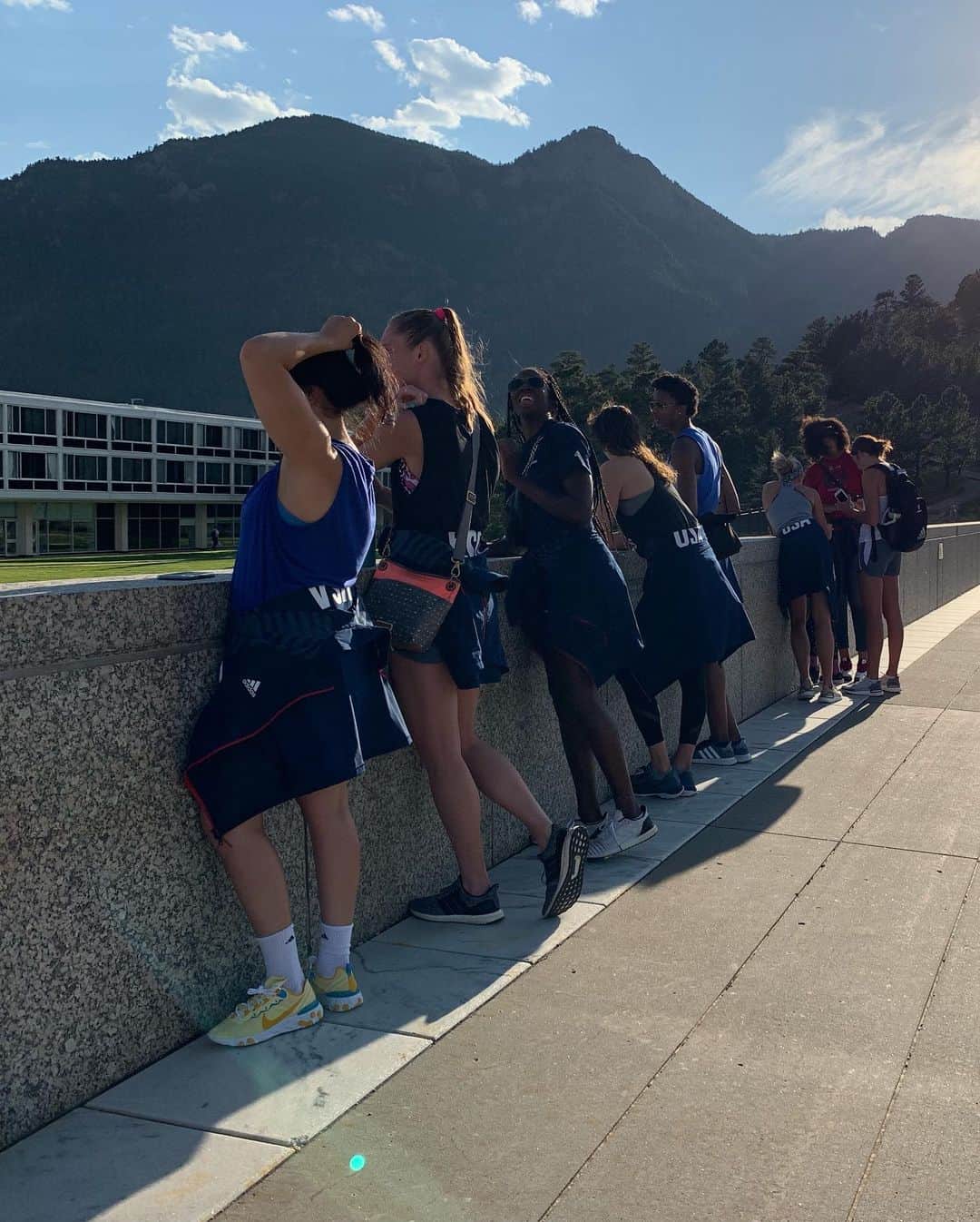 USA Volleyballさんのインスタグラム写真 - (USA VolleyballInstagram)「@usavwnt took a break from training to visit the #AirForceAcademy in @olympiccityusa. They had chance to talk with some cadets, and seeing parallels as a National Team athlete and a cadet representing our country in different ways but with 🇺🇸 on their chests. Come watch the USA women and men play Aug. 22-24 in NORCECA Champions Cup at the Olympic & Paralympic Training Center in #ColoradoSprings at 5 pm and 7 pm each night.」8月20日 13時20分 - usavolleyball