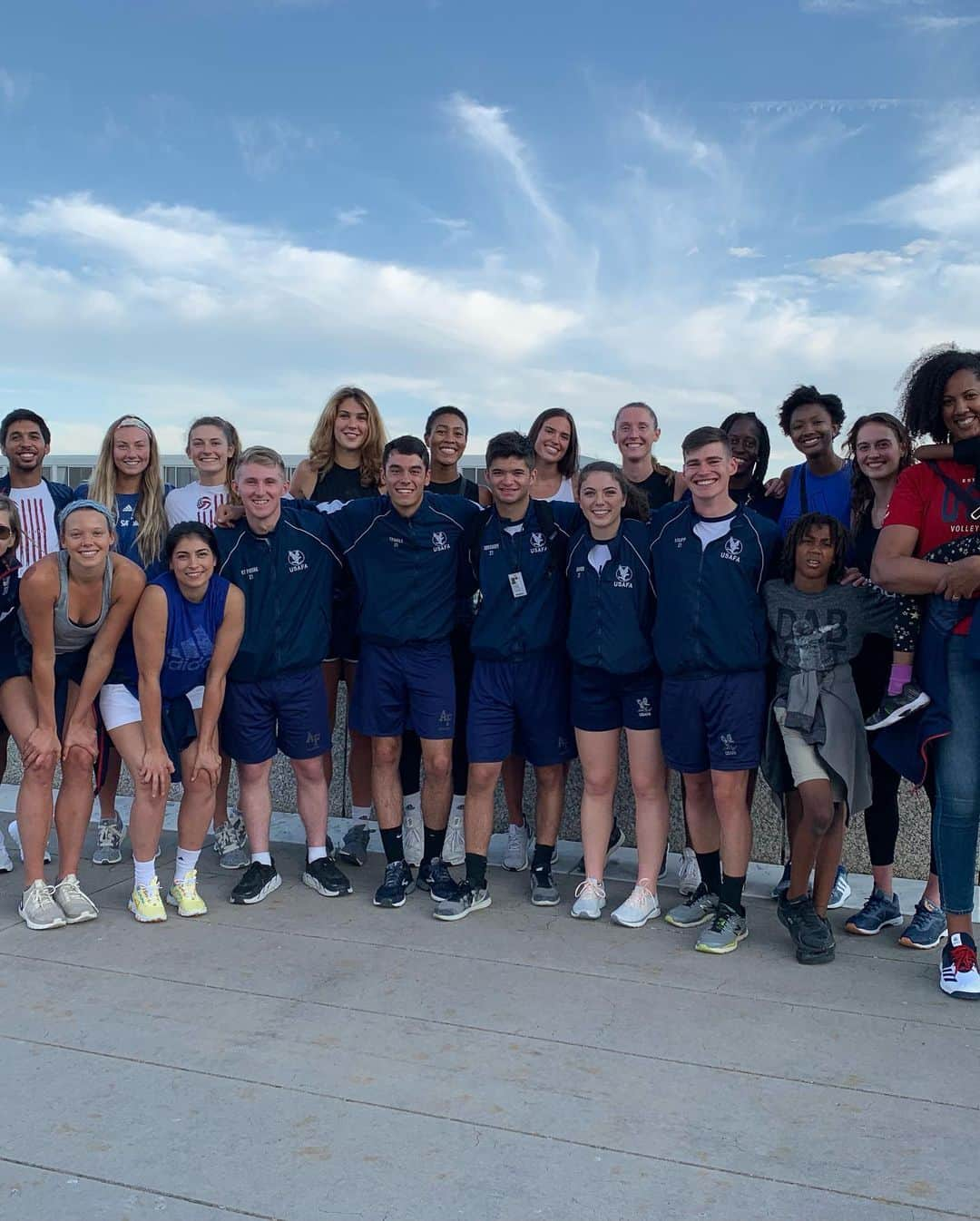 USA Volleyballさんのインスタグラム写真 - (USA VolleyballInstagram)「@usavwnt took a break from training to visit the #AirForceAcademy in @olympiccityusa. They had chance to talk with some cadets, and seeing parallels as a National Team athlete and a cadet representing our country in different ways but with 🇺🇸 on their chests. Come watch the USA women and men play Aug. 22-24 in NORCECA Champions Cup at the Olympic & Paralympic Training Center in #ColoradoSprings at 5 pm and 7 pm each night.」8月20日 13時20分 - usavolleyball