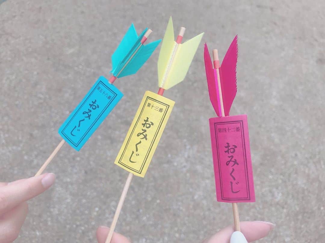 のインスタグラム：「❤︎*。 . . . おみくじ引いたら大吉だった😆💓 . 妹は吉で、ままは小吉でした😌💭 . . . #青島 #青島神社 #おみくじ #矢  #絵馬 #ハート #神社 #神社巡り  #宮崎 #宮崎旅行 #宮崎観光 #海  #dela #あいちん #秋波愛 🐇🎀」