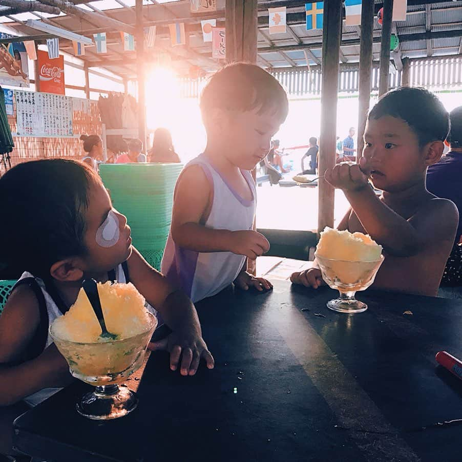 齋藤美波さんのインスタグラム写真 - (齋藤美波Instagram)「🇯🇲🍹🌵 私の遅めのお盆休み1日目♥️ ・ 何だかんだ今年初めてのOasis！ chan-mikaとスチャダラパーが 来るって事でユミ引き連れて 森戸海岸へ🌴 ・ 結果みんな集まって 楽しい宴になったなー♥️ @natsu128  @923dayo_  @michan_s  @marina_iki  thanks😆 会えて嬉しかった♥️ ・ 海で遊んでカニ探しして🦀 前列でregaee聞いて吠えて！←笑 最後の最後に子供達に狙われ 全力で海辺を逃げ追いかけるおばさん になりました🏃🏽‍♀️🏃🏽‍♀️🏃🏽‍♀️💨💨笑 シャワー浴びたのにビショビショ🤪 ・ 1枚目2枚目の写真は 📷 by @ume0811  全力で仕事頑張ってました👏🏽 ・ いいstart切った😆♥️ ・ ・」8月20日 13時32分 - saito373minami