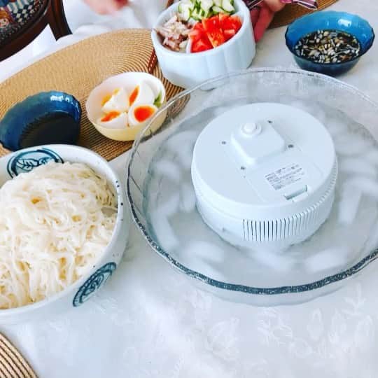 のインスタグラム：「加護娘さん、姫ちゃん、パパと 流しそうめんしてみました。  #せっかくあるので  #使ってみた  #姫ちゃん大喜びで良かった♡ @ai.1988kg  #中野浩一🚴‍♀️」