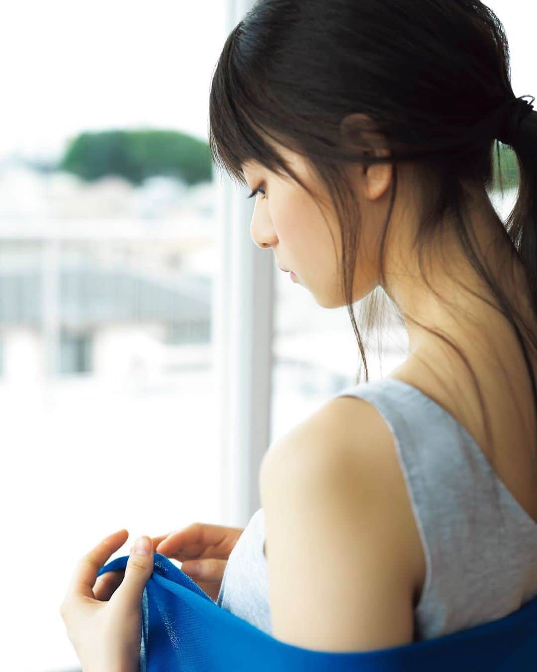 週刊少年マガジンのインスタグラム：「発売中の #マガジン 36/37合併号、表紙&巻頭グラビアは #乃木坂46  #齋藤飛鳥 さん！  最新シングル #SingOut でセンターを務めた絶対的エースの可愛さがココに！  撮影 /  Takeo Dec. スタイリング / 南拓子 ヘアメイク / 田村直子 デザイン / 坂上和也（banjo） 衣装協力 / zucca (A-net Inc.)」