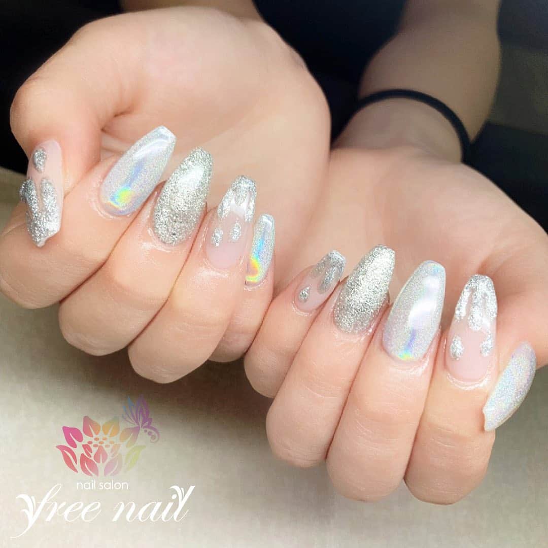 free nail フリーネイルのインスタグラム：「. お客様ネイル💅🏻🍍✨ . シルバーユニコーン🦄🌟 . 夏の光を集めよう🌞💫 . ご来店ありがとうございました🙇🏻‍♀️🙇🏻‍♀️🙇🏻‍♀️💗 . #ネイル #フリーネイル #ネイルアート #ジェルネイル #ネイルサロン #大阪ネイルサロン #ネイルデザイン #ネイルチェンジ #サマーネイル #ユニコーンネイル #グリッターネイル #スイーツネイル #ギラギラネイル #シルバーネイル #オーロラネイル #デザインネイル #トレンドネイル #人気ネイル #スクエアネイル #夏ネイル #美甲 #日式美甲 #summernails #nailsart #nailsalon #nailsdid #newnails #newnail #freenail」