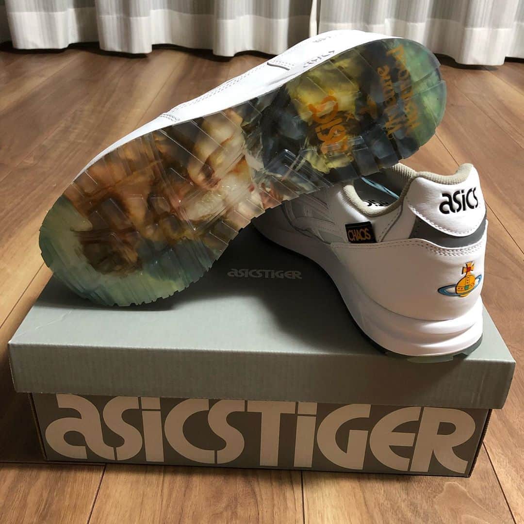 のインスタグラム：「全体的にシンプルなデザインなのにソールがオシャレ✨早く履きたいな〜🤩👟🔥 #asicstiger #アシックスタイガー #GELSAGA #ゲルサガ #viviennewestwood  #ヴィヴィアンウエストウッド」