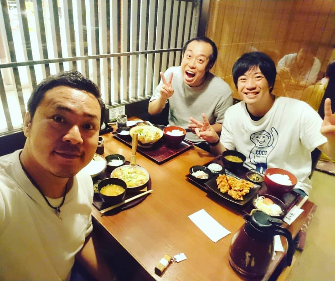 高井俊彦さんのインスタグラム写真 - (高井俊彦Instagram)「【西梅田合間ランチ☀️🍴2019.8.20】 久しぶりの『矗々家』✨ 大黒、音羽と😃✌️ 牛すじ玉子とじ定食頂きました🎶  初日は独特の緊張感があるのでそそくさと食べて台本の復習⤴️⤴️⤴️」8月20日 14時32分 - takai_toshihiko