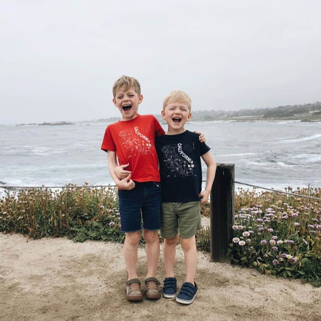 マップトートさんのインスタグラム写真 - (マップトートInstagram)「sometimes you just gotta scream I LOVE CALIFORNIA ! The littlest road-trippers captured by @shelbygoodman . . . . . #maptote #madeinbrooklyn #madeinusa #toddlertee #california #cali #roadtrip」8月20日 6時01分 - maptote