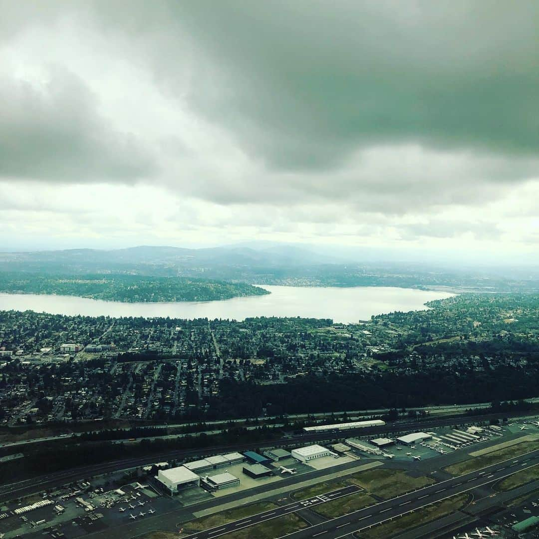 村主章枝さんのインスタグラム写真 - (村主章枝Instagram)「Looks like really comfortable bed.  Seattle is cloudy today☁️ この上で寝たら気持ち良さそう〜 シアトルは曇り空 #seattle」8月20日 6時06分 - fumie.suguri