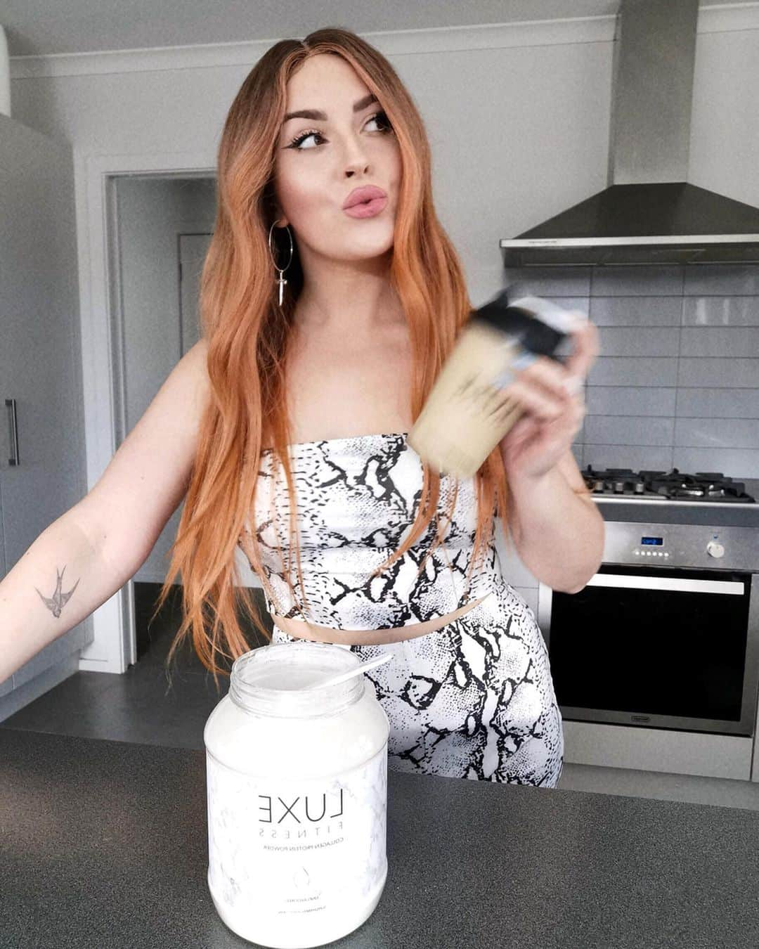 Shannonさんのインスタグラム写真 - (ShannonInstagram)「Adding the @luxefitness unflavored collagen protein powder to my iced coffee! 💕 This is keto friendly, dairy and gluten free! 🥰 use code SHAAAN15 for a discount! #ad」8月20日 6時24分 - shaaanxo