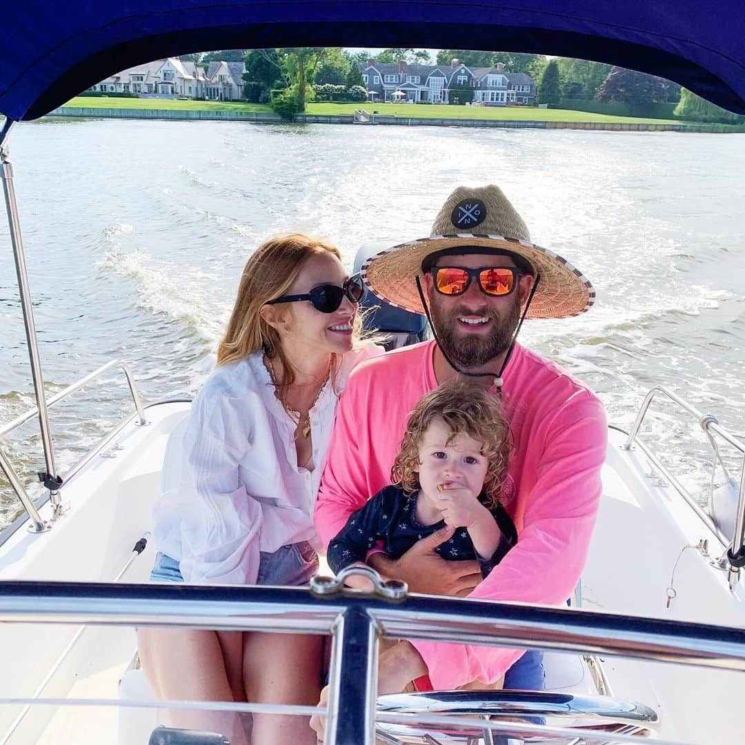 ホイットニー・ポートさんのインスタグラム写真 - (ホイットニー・ポートInstagram)「This photo makes me so happy!!!! We will move to a lake one day. I am going to manifest that! I’m happiest on water. 📸: Uncle @ebmoran」8月20日 6時28分 - whitneyeveport