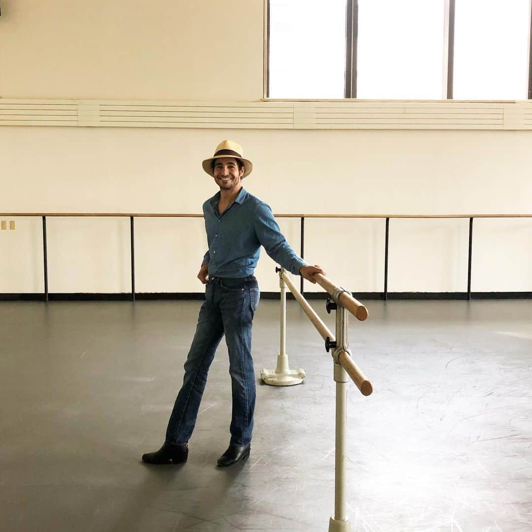 ザックポーゼンさんのインスタグラム写真 - (ザックポーゼンInstagram)「Monday, warming up for the week! @nycballet 💫✨」8月20日 6時32分 - zacposen