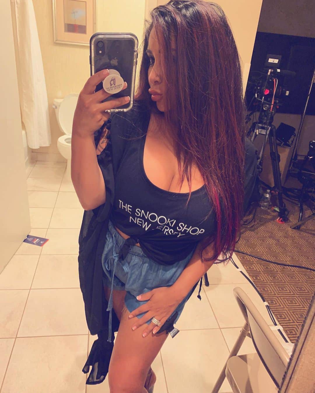 ニコール・ ポリッツィのインスタグラム：「@thesnookishop」