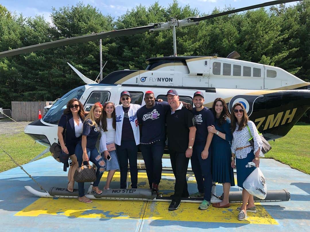 ヤシエル・プイグのインスタグラム：「@irvbauman and family...no amount  thanks is enough for taking me to @campsimcha. This day has forever changed me. I am humbled and feel like the luckiest man in the world. 🙏🤩💪 #camp #electric #danceallday #magical」