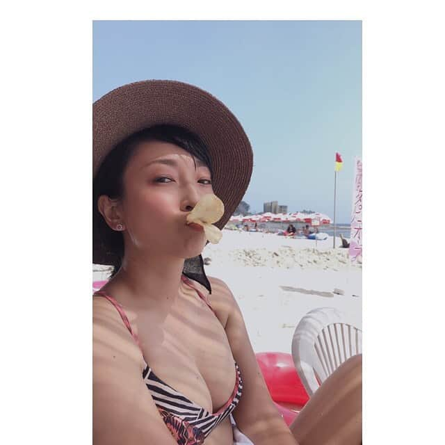 安藤あいかさんのインスタグラム写真 - (安藤あいかInstagram)「今年初海でした！とても楽しい。海の近くに住みたい。古民家にも住みたい。もう、願望を行動に移さないと憧れで終わる。もたついてる。  #海」8月20日 6時58分 - aikaando