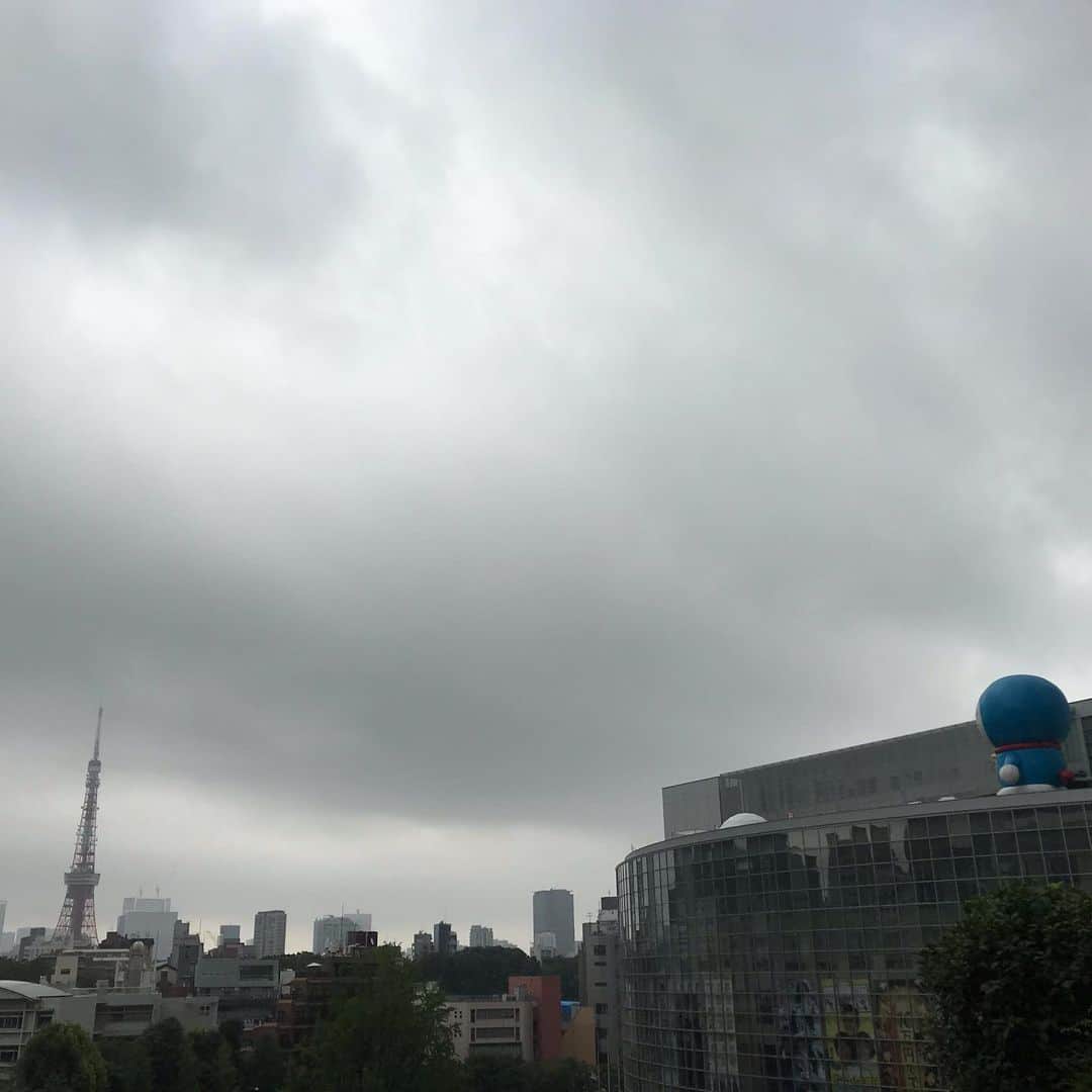テレ朝newsさんのインスタグラム写真 - (テレ朝newsInstagram)「局地的な激しい雨にご注意ください。午前中は日本海側の各地で激しく降りそうで、午後になると太平洋側も所々で雷雨になりそうです。関東では夕方に降りやすくなります。 #テレビ朝日 #テレ朝 #テレ朝news #ニュース #六本木 #japan #tokyo #roppongi #tvasahi #news #follow #フォロー #写真  #テレビ局 #動画ニュース #雨 #天気 #天気予報 #いまそら」8月20日 7時03分 - tv_asahi_news