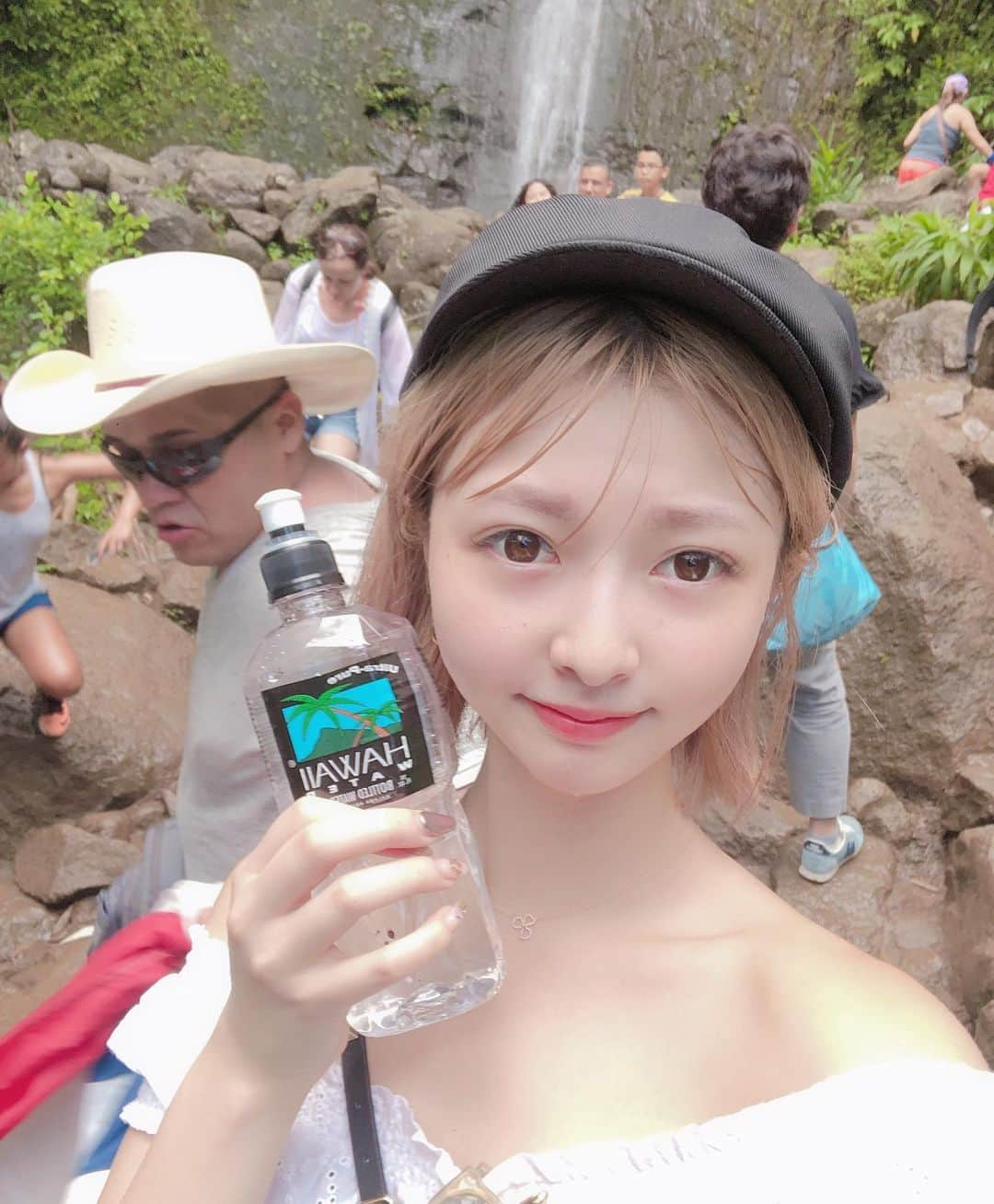 橋本萌花さんのインスタグラム写真 - (橋本萌花Instagram)「すっぴんで登山⛰ むしろすっぴんでよかった😊🌺 お店辞めたら髪の毛暗くしてマツエクもナチュラルかマツエクもやめて ナチュラル女子めざそうかなあ  #koreanfashion #koreanmakeup  #burlesque#burlesquetokyo#バーレスク東京 #スーパーバーレスク#partyon #nightclub#dance#dancer #showgirl#showtime#showcase #cute#cool#japan #tokyo#roppongi#shibuya#girls#champagne#dj#dia#もかころん#ビジョビ＃トレーニング#美尻#美脚#ボブヘアアレンジ #ジム#バーレスク学園」8月20日 7時14分 - moca.gram