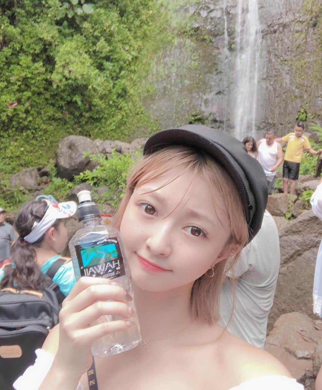 橋本萌花さんのインスタグラム写真 - (橋本萌花Instagram)「すっぴんで登山⛰ むしろすっぴんでよかった😊🌺 お店辞めたら髪の毛暗くしてマツエクもナチュラルかマツエクもやめて ナチュラル女子めざそうかなあ  #koreanfashion #koreanmakeup  #burlesque#burlesquetokyo#バーレスク東京 #スーパーバーレスク#partyon #nightclub#dance#dancer #showgirl#showtime#showcase #cute#cool#japan #tokyo#roppongi#shibuya#girls#champagne#dj#dia#もかころん#ビジョビ＃トレーニング#美尻#美脚#ボブヘアアレンジ #ジム#バーレスク学園」8月20日 7時14分 - moca.gram