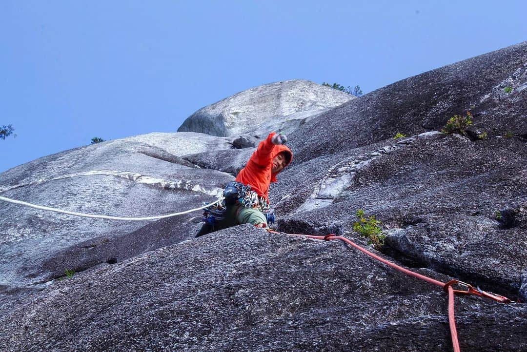 一宮大介さんのインスタグラム写真 - (一宮大介Instagram)「I enjoy in Squamish with @eiji_614  The another climbing style makes me psyched as well.  @mountainhardwear.jp @evolv_japan @latticetraining @frictionlabs @up.athlete @cannapresso_jp」8月20日 7時16分 - daisukeichimiya