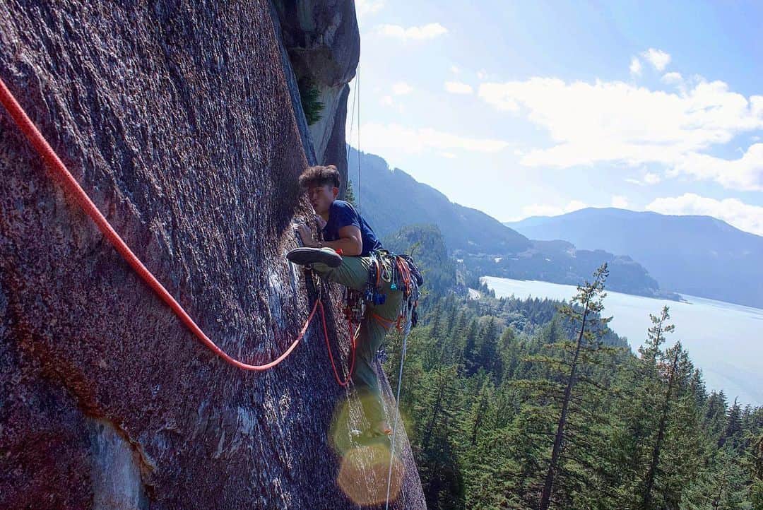 一宮大介のインスタグラム：「I enjoy in Squamish with @eiji_614  The another climbing style makes me psyched as well.  @mountainhardwear.jp @evolv_japan @latticetraining @frictionlabs @up.athlete @cannapresso_jp」