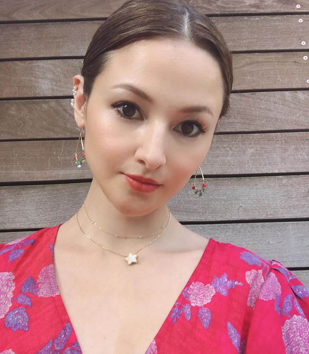 橋本麗香のインスタグラム：「カメラやアプリの機能が 向上して、便利な一面も有りますが。 やはり実物が真実ですので、きっちり磨いておかねば。。 ． しっかり肌の奥へとアプローチしてくれる 施術💫💫💫 引き締めに効果大です。 ． #TCB#ハイフ#塩満先生#東京中央美容外科#東京中央美容外科新宿院#新宿#HIFU#リフトアップ @tcbshinjuku @tcb_shiomitsu」