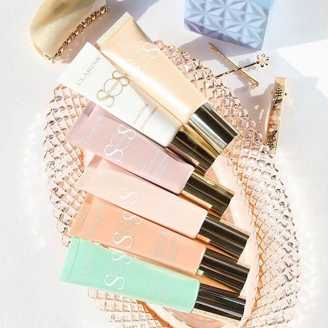 CLARINSさんのインスタグラム写真 - (CLARINSInstagram)「Every shade of our lightweight, oil-free SOS Primers are infused with organic sea lily extract to give skin all-day hydration and bring out your natural glow! 📷: @glowperfecto #MakeupHeroes #ClarinsMakeup」8月20日 7時40分 - clarinsusa