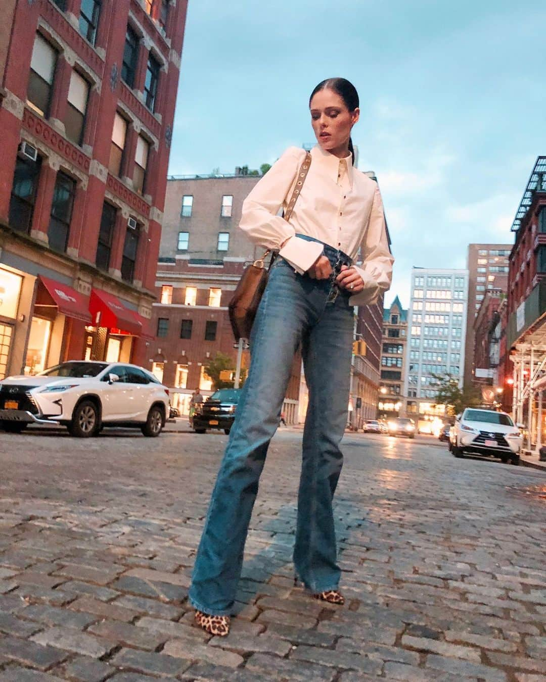 ココ・ロシャさんのインスタグラム写真 - (ココ・ロシャInstagram)「I got the horses in the back 🤠」8月20日 7時42分 - cocorocha