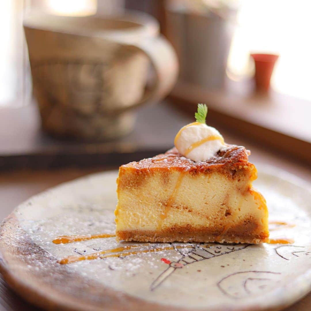 きょん。さんのインスタグラム写真 - (きょん。Instagram)「. .  CAFE KESHiPEARL @cafekeshipearl  キャラメルNY。  簡潔に ヒトコト。  ワタシ コレスキー。  #ケシパール #sweets#cakes#sakura」8月20日 7時48分 - kyon_tokiiro