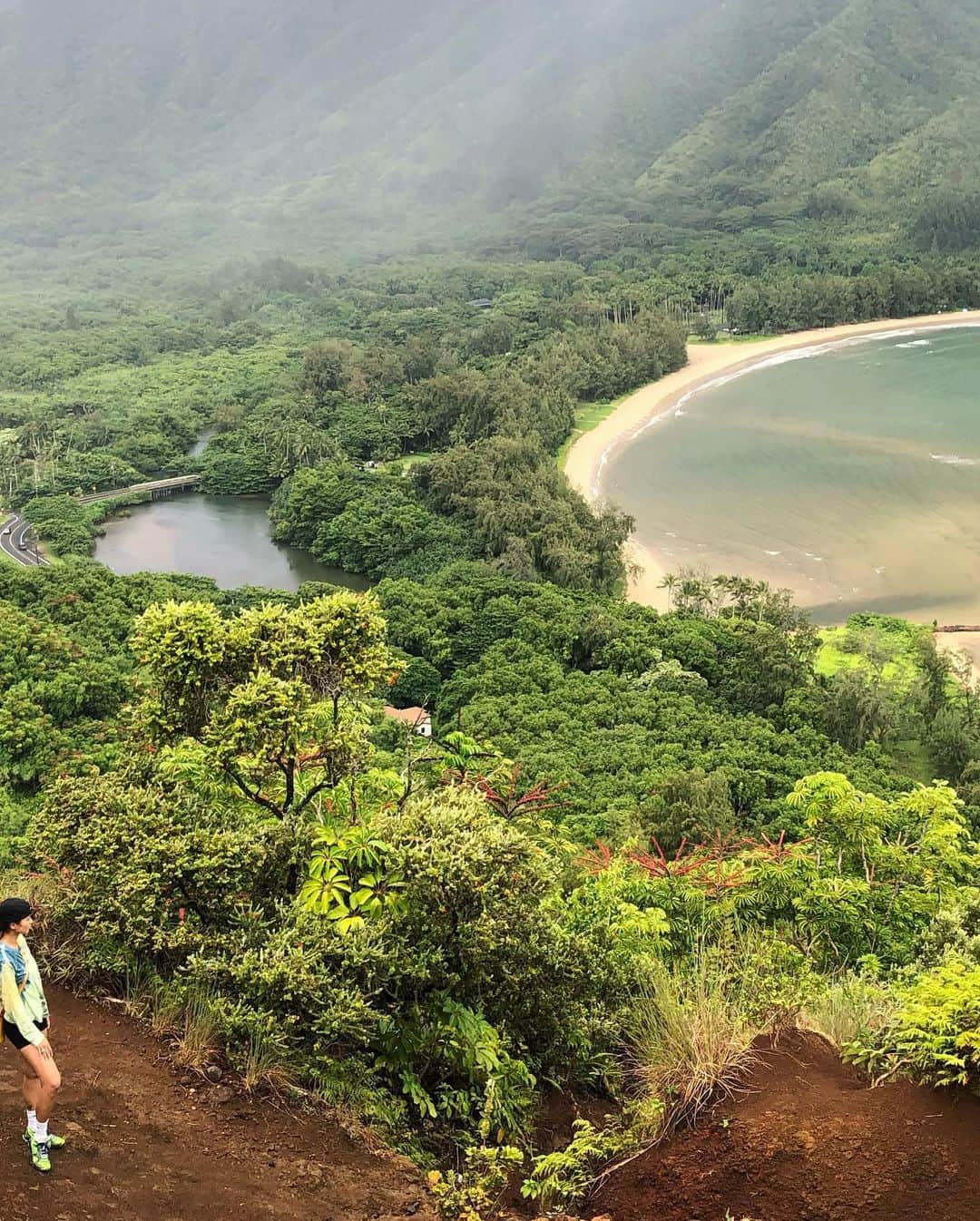 ジェイミー・チャンさんのインスタグラム写真 - (ジェイミー・チャンInstagram)「A difficult hike lead to breathtaking views and a delicious meal. Thank you @bryangreenberg for a fun weekend. See you in three weeks :(」8月20日 8時09分 - jamiejchung