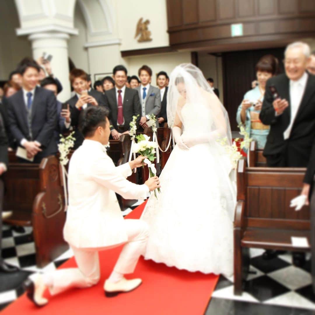 のインスタグラム：「@lasoeurosaka_wedding プロポーズ❤️ . . . #モントレ花嫁 #ホテルモントレラスール大阪  #モントレウェディング #モントレ #モントレラスール大阪 . . #dressy花嫁  #marry花嫁  #プレ花嫁 #卒花嫁 #全国の花嫁さんと繋がりたい  #weddingdress #takamibridal  #wedding #結婚式 #ホテル婚 #ブライダルフェア」