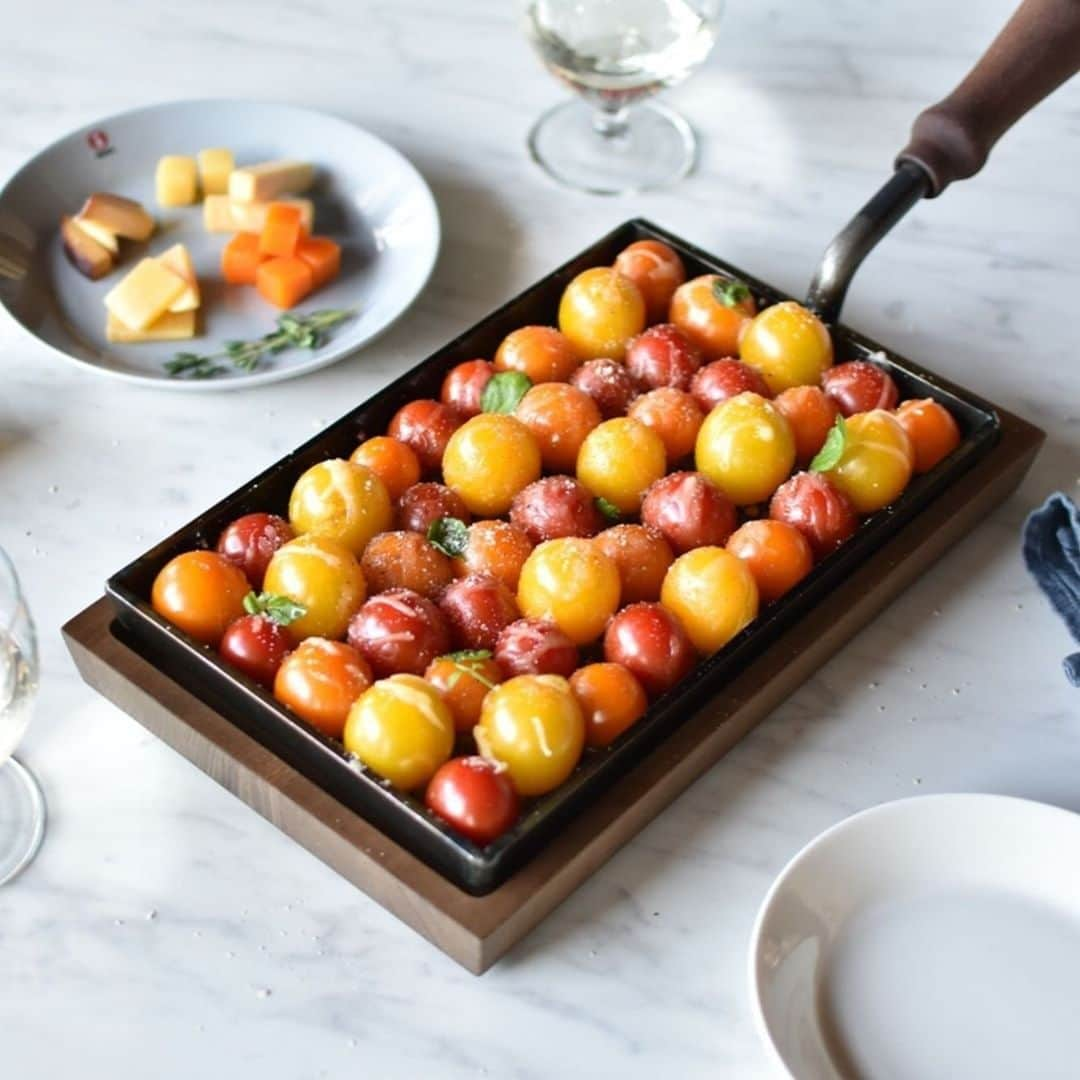 UchiCookのインスタグラム：「​​Quick summer recipe tip! ​​ Arrange cherry tomatoes on your iron skillet, sprinkle cheese over the vegetables and toss them up for about 5 minutes. ​​ ​​The tomatoes get sweeter when heated and they are perfect with cold white wine ​🙂​ Enhance your cooking experience: www.uchicook.com ♨ - - #uchicook #tomatoes #sunmerrecipes #vegetables #quickrecipes #healthyrecipes #homechef #homecooking #foodie #foodstagram」