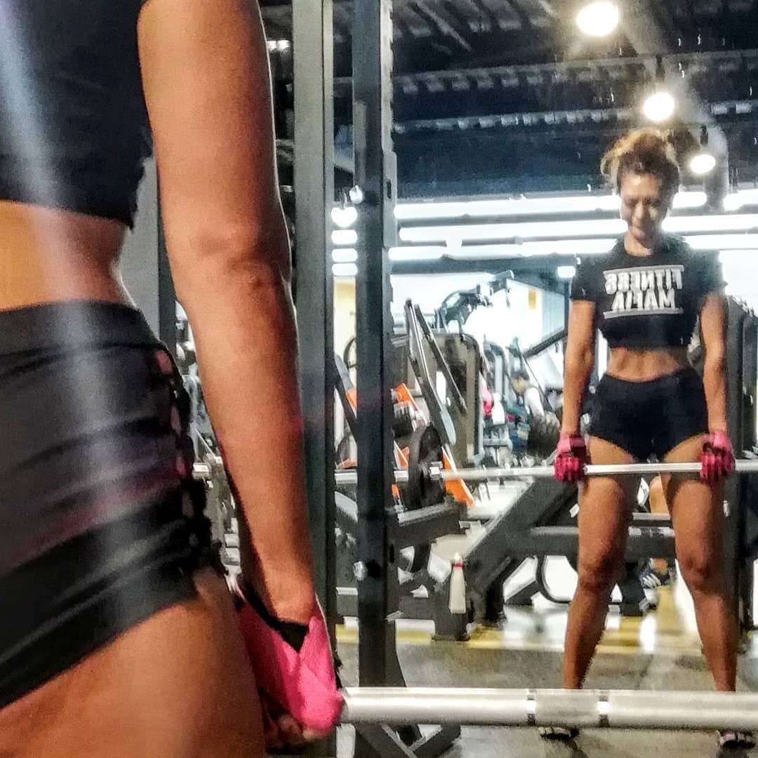 REIKAさんのインスタグラム写真 - (REIKAInstagram)「. GM❤おはよー☀✨ 大会まで残り33日。 身体は良くなってきてる✨ けど只今体重停滞中💨 筋肉できるだけ残してどれだけ絞るか。 自分との戦い！ 今日も頑張ろう💪  皆も素敵な一日を❤ . . #bikinicompetitor #fitnessmodel #フィットネスモデル #筋トレ女子 #筋トレ #トレーニング #筋肉女子 #フィットネス女子 #腹筋女子 #高身長女子 #bikini #ビキニ #筋肉  #training #wildfit #ワイルドフィット #みどりきゅうしゅう  #DEPITAN #TANPAKUN #LAVIA #LAVIASPORT #shinefitnessgirls #QOL #マッスルグリル #musclegrill #ガイアジム #gaiagym #木更津 #youtube #youtuber」8月20日 9時04分 - reika_japan